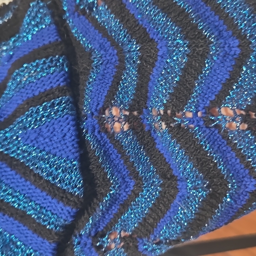 MNG L, black and blues, cotton, polyester blend top, NWT - Picture 3 of 9